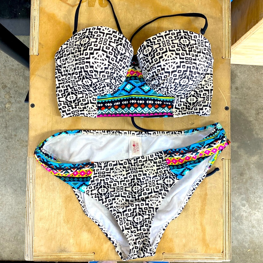 Hula Honey bikini set. M/L